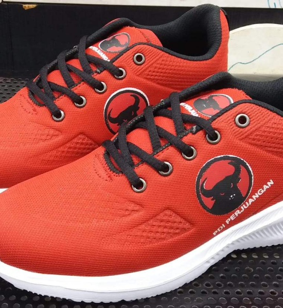 Pabrik Sepatu Promosi Merah PDIP